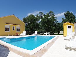 Detached House at Country Side, Fenced Private Garden Ideal for 2 Fam,