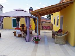 Detached House at Country Side, Fenced Private Garden Ideal for 2 Fam,