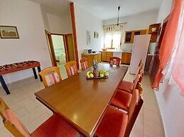 Detached House at Country Side, Fenced Private Garden Ideal for 2 Fam,