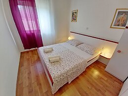 Detached House at Country Side, Fenced Private Garden Ideal for 2 Fam,