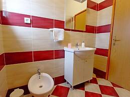 Detached House at Country Side, Fenced Private Garden Ideal for 2 Fam,