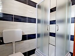 Detached House at Country Side, Fenced Private Garden Ideal for 2 Fam,