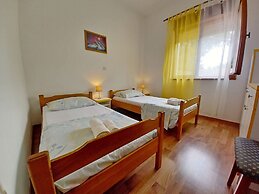 Detached House at Country Side, Fenced Private Garden Ideal for 2 Fam,