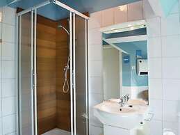 Spacious House in Moulin du Ruy With Sauna and Indoor Pool