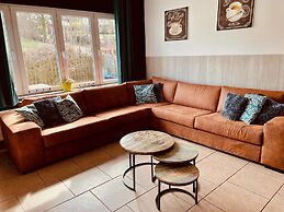 Spacious House in Moulin du Ruy With Sauna and Indoor Pool