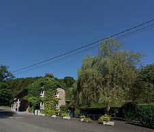 House in Natural Area Ideal for Families with Games Room, Sauna, Hot T