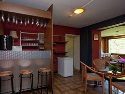 House in Natural Area Ideal for Families with Games Room, Sauna, Hot T