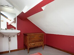 House in Natural Area Ideal for Families with Games Room, Sauna, Hot T