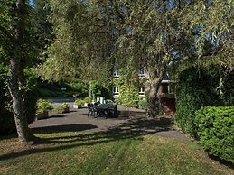 House in Natural Area Ideal for Families with Games Room, Sauna, Hot T