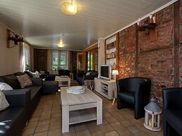 House in Natural Area Ideal for Families with Games Room, Sauna, Hot T