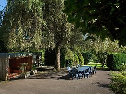 House in Natural Area Ideal for Families with Games Room, Sauna, Hot T