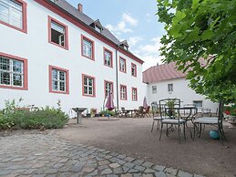 Vintage Apartment in Arzberg - Triestewitz With Terrace