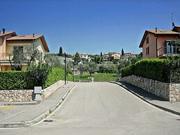 Great and Colourful Apartment Near Bardolino