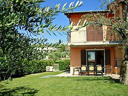 Great and Colourful Apartment Near Bardolino