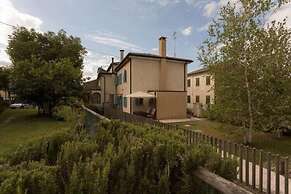 Modern Accommodation, Just Renovated, Private Garden, Wifi, Near Trevi