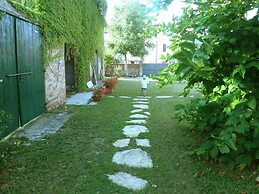 Modern Accommodation, Just Renovated, Private Garden, Wifi, Near Trevi