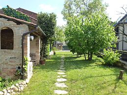 Modern Accommodation, Just Renovated, Private Garden, Wifi, Near Trevi