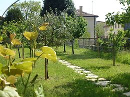 Modern Accommodation, Just Renovated, Private Garden, Wifi, Near Trevi
