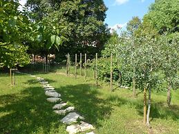 Modern Accommodation, Just Renovated, Private Garden, Wifi, Near Trevi
