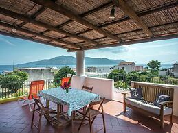 Peaceful Holiday Home in Lingua on an Island