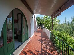 Peaceful Holiday Home in Lingua on an Island