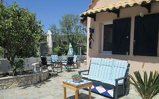 Spacious Chalet with Fruit Trees near Beach in Messinia