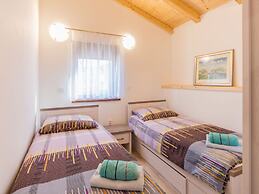 Attractive Holiday Home with Pool, Hot Tub, Patio, Courtyard