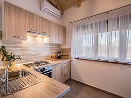 Attractive Holiday Home with Pool, Hot Tub, Patio, Courtyard