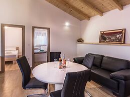 Attractive Holiday Home with Pool, Hot Tub, Patio, Courtyard