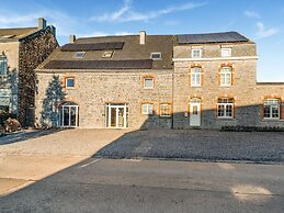 Rustic Estate With Sauna