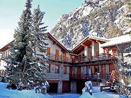 Alpine Bliss: A Cosy Retreat