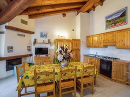 Belvilla by OYO Chalet Antey Quadri B