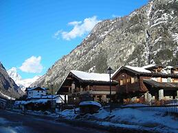 Belvilla by OYO Chalet Antey Quadri B