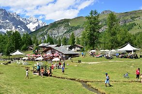 Alpine Bliss: A Cosy Retreat