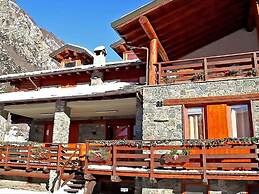 Belvilla by OYO Chalet Antey Quadri B