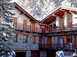 Belvilla by OYO Chalet Antey Quadri B