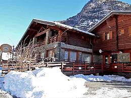 Belvilla by OYO Chalet Antey Quadri B