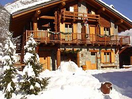 Chalet in Antey-saint-andre With Mountain Views