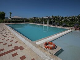 Attractive Apartment Near the Beach and the Clear Blue Sea