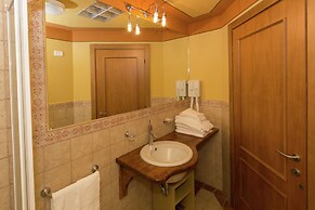 Attractive Apartment Near the Beach and the Clear Blue Sea