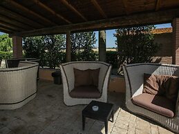 Attractive Apartment Near the Beach and the Clear Blue Sea