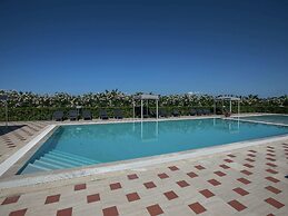 Attractive Apartment Near the Beach and the Clear Blue Sea