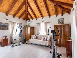 Luxurious Villa in Selca With Pool