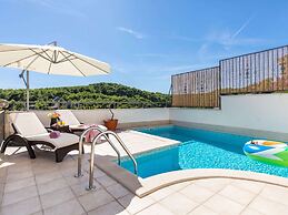 Luxurious Villa in Selca With Pool