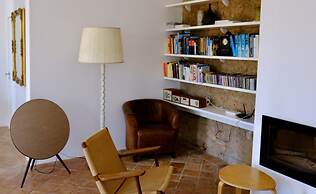 Delightful, Authentic Quinta with Swimming Pool near Beach & Towns