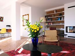 Delightful, Authentic Quinta with Swimming Pool near Beach & Towns