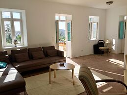 Delightful, Authentic Quinta with Swimming Pool near Beach & Towns