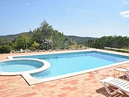 Delightful, Authentic Quinta with Swimming Pool near Beach & Towns