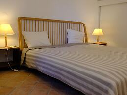 Delightful, Authentic Quinta with Swimming Pool near Beach & Towns
