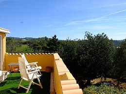 Delightful, Authentic Quinta with Swimming Pool near Beach & Towns